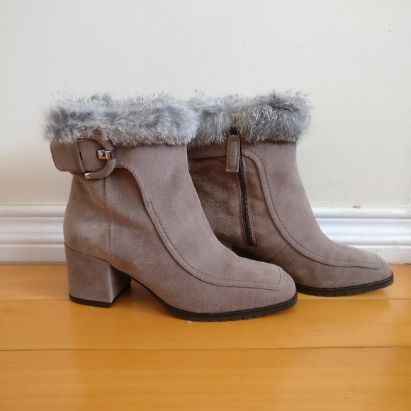 NWOT Aquatalia Charlize Fur Trimmed Suede Bootie Taupe Size 7.5 - Picture 1 of 11